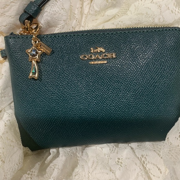 Coach Wristlet with 2 charms- Forest Green -new - Picture 4 of 16